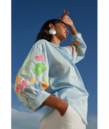 ATMOS bloes met lichtblauwe strepen en bloem